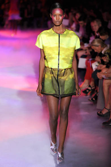 <strong>MONCLER GAMME ROUGE｜モンクレール ガム・ルージュ</strong>　2012年春夏コレクション速報