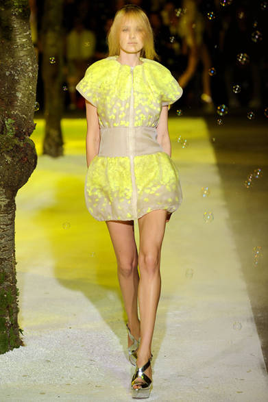 <strong>MONCLER GAMME ROUGE｜モンクレール ガム・ルージュ</strong>　2012年春夏コレクション速報