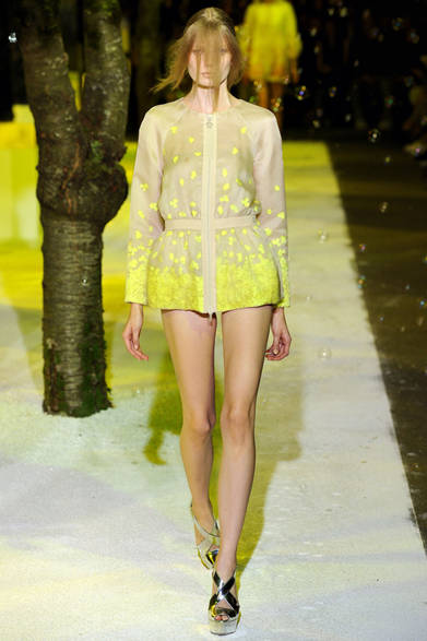 <strong>MONCLER GAMME ROUGE｜モンクレール ガム・ルージュ</strong>　2012年春夏コレクション速報