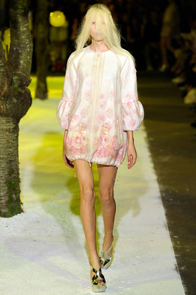 <strong>MONCLER GAMME ROUGE｜モンクレール ガム・ルージュ</strong>　2012年春夏コレクション速報