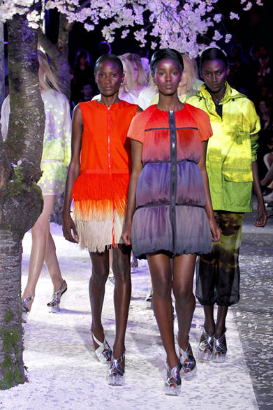 <strong>MONCLER GAMME ROUGE｜モンクレール ガム・ルージュ</strong>　2012年春夏コレクション速報