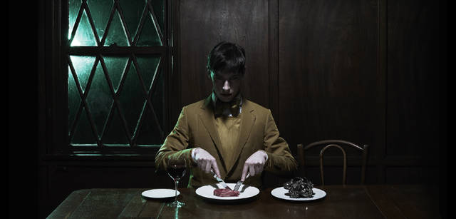 <strong>LANVIN｜ランバン</strong>　ジャケット32万250円、シャツ4万2000円、Tシャツ2万8350円、ボウタイ2万6250円（以上ランバン ジャパン　Tel. 03-3289-2782） 