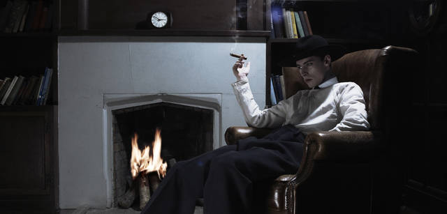 <strong>LANVIN｜ランバン</strong>　シャツ3万2550円、ネクタイ6万1950円、パンツ20万4750円、（以上ランバン ジャパン　Tel. 03-3289-2782） 