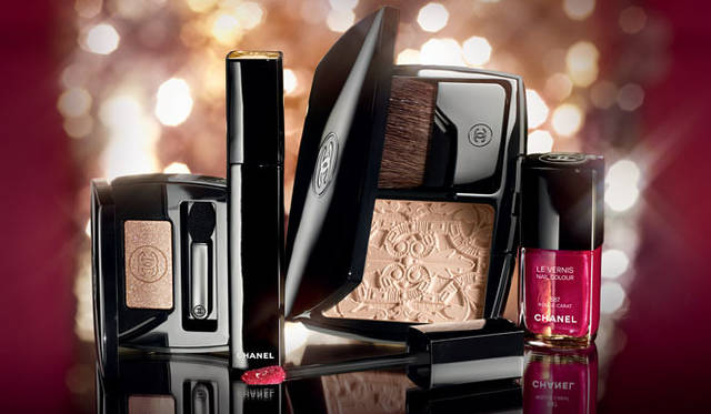 <strong>CHANEL｜シャネル</strong> COLLECTION MAQUILLAGE NOËL 2011 ＜単色アイシャドウ＞オンブル エサンシエルほか　©CHANEL