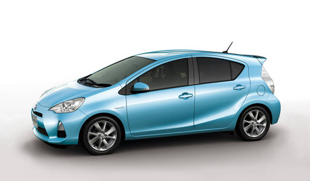 <strong>TOYOTA｜ 2011年12月発売予定のハイブリッド車「アクア」を日本初公開</strong>