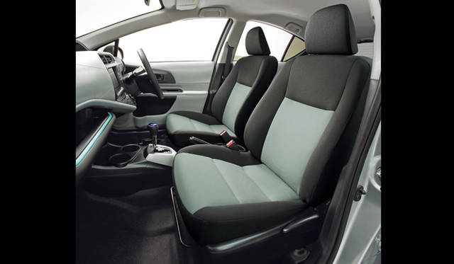 <strong>TOYOTA｜ 2011年12月発売予定のハイブリッド車「アクア」を日本初公開</strong>