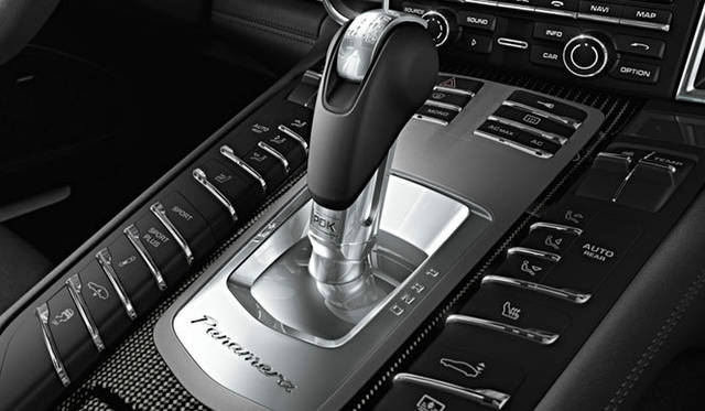 <strong>PORSCHE Panamera GTS｜ポルシェ パナメーラGTS</strong>