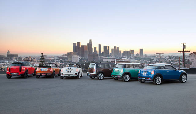 <strong>MINI 第42回東京モーターショーの概要を発表</strong>　写真左からクロスオーバー、コンバーチブル、ロードスター、クラブマン、ハッチ、クーペ。