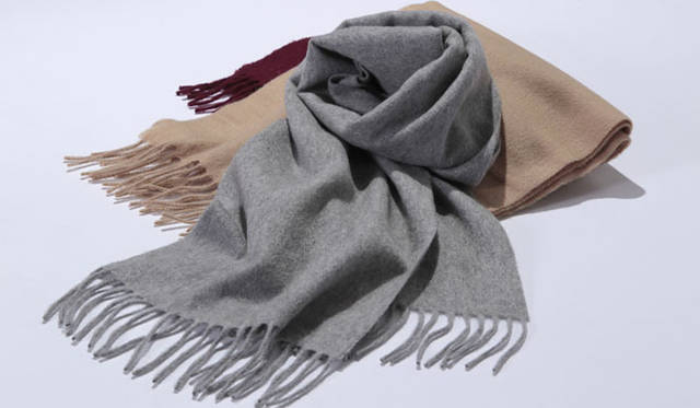 <strong>VULCANIZE LONDON｜ヴァルカナイズ・ロンドン</strong>　「ジョンストンズ」　カシミアストール各1万9950円