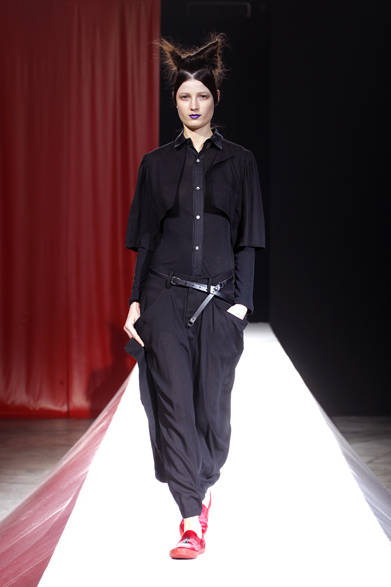 <strong>YOHJI YAMAMOTO｜ヨウジヤマモト</strong>　2012年春夏コレクション速報