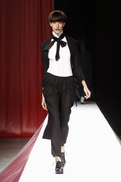 <strong>YOHJI YAMAMOTO｜ヨウジヤマモト</strong>　2012年春夏コレクション速報