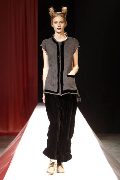 <strong>YOHJI YAMAMOTO｜ヨウジヤマモト</strong>　2012年春夏コレクション速報