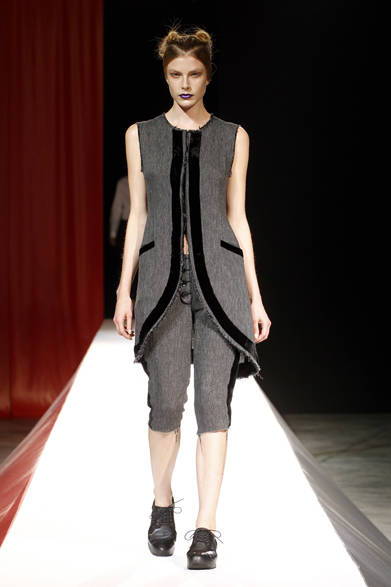 <strong>YOHJI YAMAMOTO｜ヨウジヤマモト</strong>　2012年春夏コレクション速報