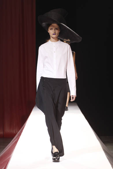 <strong>YOHJI YAMAMOTO｜ヨウジヤマモト</strong>　2012年春夏コレクション速報