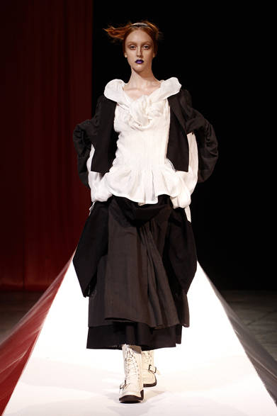 <strong>YOHJI YAMAMOTO｜ヨウジヤマモト</strong>　2012年春夏コレクション速報