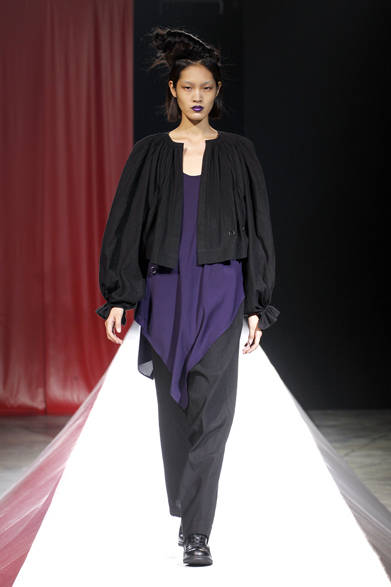 <strong>YOHJI YAMAMOTO｜ヨウジヤマモト</strong>　2012年春夏コレクション速報