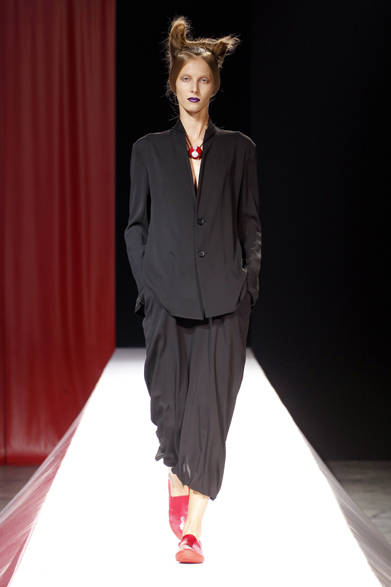 <strong>YOHJI YAMAMOTO｜ヨウジヤマモト</strong>　2012年春夏コレクション速報