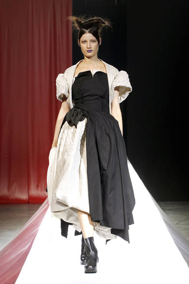 <strong>YOHJI YAMAMOTO｜ヨウジヤマモト</strong>　2012年春夏コレクション速報