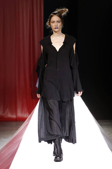 <strong>YOHJI YAMAMOTO｜ヨウジヤマモト</strong>　2012年春夏コレクション速報