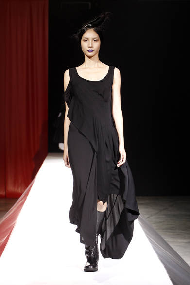 <strong>YOHJI YAMAMOTO｜ヨウジヤマモト</strong>　2012年春夏コレクション速報