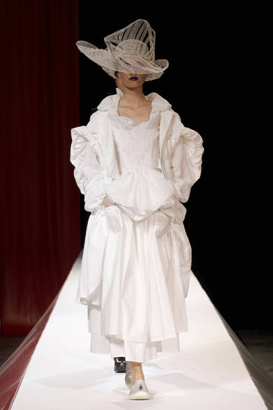 <strong>YOHJI YAMAMOTO｜ヨウジヤマモト</strong>　2012年春夏コレクション速報