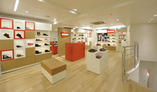 <strong>Clarks｜クラークス</strong>　『クラークス表参道』