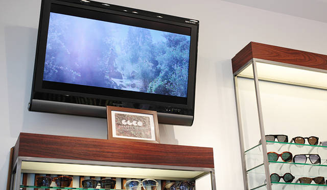 <strong>GLCO｜ジー エル シー オー　デザイナー ギャレット・レイト氏来日インタビュー！</strong>　「今回はリゾートをイメージしたコレクション。海、サンシャイン、ビンテージのクルマ……リゾートシーズンで、みんなどこか旅行に行くだろう？　そのためのサングラス、というイメージだよ」