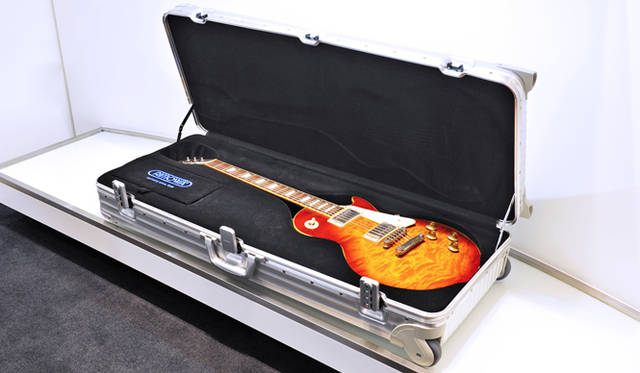 <strong>RIMOWA｜リモワ</strong>　限定ギターケース　ギブソン（銀座店限定先行予約販売アイテム）