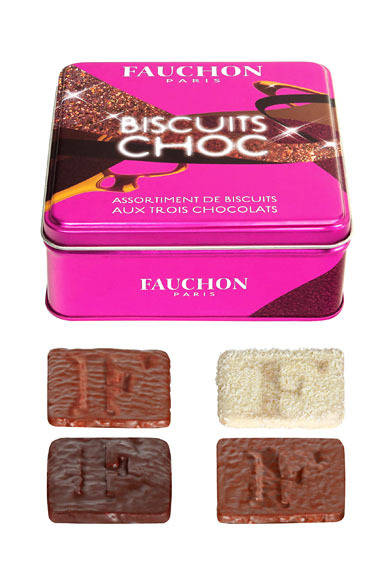 <strong>FAUCHON｜フォション</strong><br />クリスマスビスケット（新商品）<br /> “F”のデザイン入りの、ビスケット4種の詰合せ。各4個ずつ、計16個入り。<br /><br />価格｜3675円<br />販売店舗｜日本橋髙島屋フォションブティック