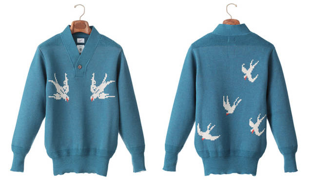 <strong>The garbstore | ザ ガーブストア</strong><br />RAF KNIT P.O. SEATER　 3万450円<br />RAF（Royal Air Force＝英空軍)モデルのニット。ネック部のボタンはチェンジボタン仕様。力のかかるヨーク・カフス部分は編地が切り替えられているため、伸びを気にせず長く愛用できそうだ。