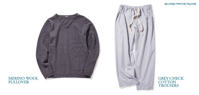<strong>MARGARET HOWELL HOUSEHOLD GOODS｜マーガレット・ハウエル ハウスホールドグッズ</strong>　左／素肌に直接着て心地よい、メリノウールのプルオーバーニット。小さめのVネックや袖口のロールがポイントに。サイドシームがないので、リラックス感を提供してくれる。プルオーバー 2万4150円、右／コットンとキャメルをブレンドした、上質で肌触りの良い素材づかい。パジャマトラウザー 2万9400円（ともにマーガレット・ハウエル ハウスホールドグッズ）