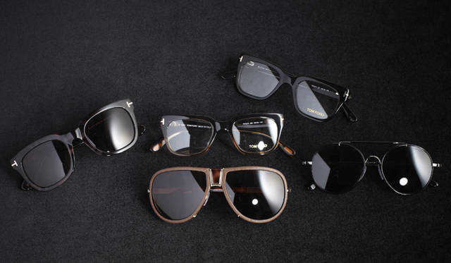　いまではコーディネイトのアクセントとして欠かせないサングラス、オプティカルフレームは、シーズンを問わず使えるアイテムなので重宝されそう。<br />左から時計まわりに、サングラス　3万9000円、オプティカルフレーム　各4万2000円、サングラス　4万2000円、サングラス　7万5600円（すべてトム フォード／トム フォード アイウエア　Tel. 03-6804-3652）