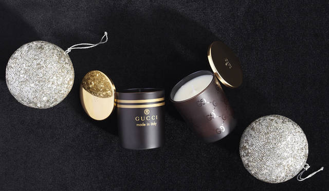 　見た目に美しいキャンドルは、お部屋に飾ってインテリアとして楽しみつつ、上質な香りがリラックスタイムを演出。使いつづけることでほのかに香るいい男に変身？<br />ロゴ入りキャンドル　各1万1550円（ともにグッチ／グッチ ジャパン カスタマーサービス　Tel. 03-5469-6611）