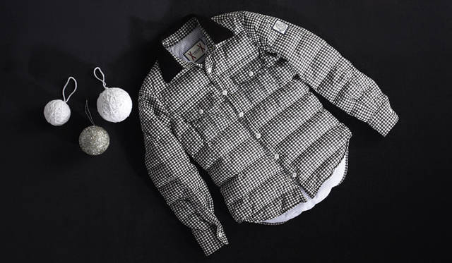 　本格的な寒さにも対応するモンクレールのダウンは、ひとつはほしい一生ものアイテム。ベーシックなデザインもいいけれど、いつまでもスタイリッシュでいてほしい彼には「モンクレール ガム・ブルー」をチョイス。この冬も、これからも、彼をあたためつづけたい！<br />チェックプリントシャツジャケット　14万3850円（モンクレール ガム・ブルー／モンクレール ジャパン　Tel. 03-3486-2110）