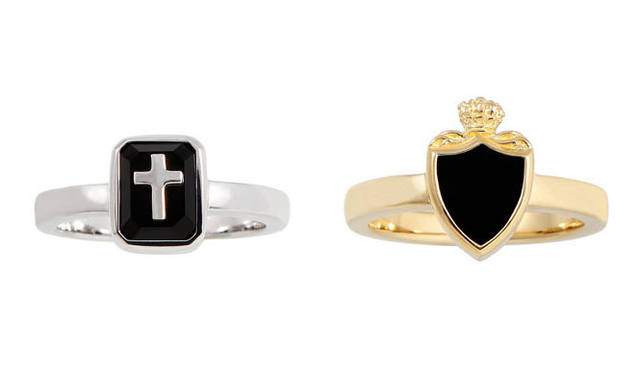 <strong>Justin Davis｜ジャスティン デイビス</strong>　「キッズコレクション」　左／リング［シルバー×オニキス］（2～7号）1万9950円、右／シールドリング［K18YG×オニキス］（2～7号）9万3450円