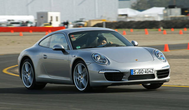 <strong>Porsche 911｜ポルシェ 911</strong><br><br><#IMAGELINK_EX_(auto)_(CT_2_24454_15)_(/article/13226?num=1)_()_(ポルシェ 911特集｜試乗速報─島下泰久篇)#><br><#IMAGELINK_EX_(auto)_(CT_2_24454_16)_(/article/13302?num=1)_()_(ポルシェ 911特集｜試乗速報─渡辺敏史篇)#>
