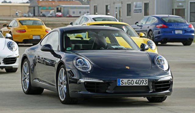 <strong>Porsche 911｜ポルシェ 911</strong><br><br><#IMAGELINK_EX_(auto)_(CT_2_24454_15)_(/article/13226?num=1)_()_(ポルシェ 911特集｜試乗速報─島下泰久篇)#><br><#IMAGELINK_EX_(auto)_(CT_2_24454_16)_(/article/13302?num=1)_()_(ポルシェ 911特集｜試乗速報─渡辺敏史篇)#>