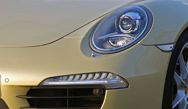 <strong>Porsche 911｜ポルシェ 911</strong><br><br><#IMAGELINK_EX_(auto)_(CT_2_24454_15)_(/article/13226?num=1)_()_(ポルシェ 911特集｜試乗速報─島下泰久篇)#><br><#IMAGELINK_EX_(auto)_(CT_2_24454_16)_(/article/13302?num=1)_()_(ポルシェ 911特集｜試乗速報─渡辺敏史篇)#>
