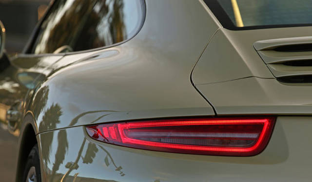 <strong>Porsche 911｜ポルシェ 911</strong><br><br><#IMAGELINK_EX_(auto)_(CT_2_24454_15)_(/article/13226?num=1)_()_(ポルシェ 911特集｜試乗速報─島下泰久篇)#><br><#IMAGELINK_EX_(auto)_(CT_2_24454_16)_(/article/13302?num=1)_()_(ポルシェ 911特集｜試乗速報─渡辺敏史篇)#>