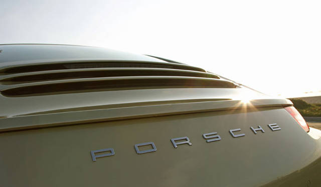 <strong>Porsche 911｜ポルシェ 911</strong><br><br><#IMAGELINK_EX_(auto)_(CT_2_24454_15)_(/article/13226?num=1)_()_(ポルシェ 911特集｜試乗速報─島下泰久篇)#><br><#IMAGELINK_EX_(auto)_(CT_2_24454_16)_(/article/13302?num=1)_()_(ポルシェ 911特集｜試乗速報─渡辺敏史篇)#>