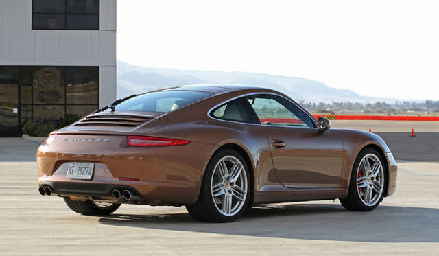 <strong>Porsche 911｜ポルシェ 911</strong><br><br><#IMAGELINK_EX_(auto)_(CT_2_24454_15)_(/article/13226?num=1)_()_(ポルシェ 911特集｜試乗速報─島下泰久篇)#><br><#IMAGELINK_EX_(auto)_(CT_2_24454_16)_(/article/13302?num=1)_()_(ポルシェ 911特集｜試乗速報─渡辺敏史篇)#>