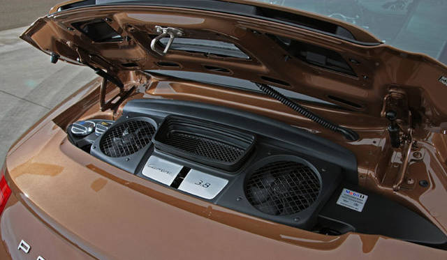 <strong>Porsche 911｜ポルシェ 911</strong><br><br><#IMAGELINK_EX_(auto)_(CT_2_24454_15)_(/article/13226?num=1)_()_(ポルシェ 911特集｜試乗速報─島下泰久篇)#><br><#IMAGELINK_EX_(auto)_(CT_2_24454_16)_(/article/13302?num=1)_()_(ポルシェ 911特集｜試乗速報─渡辺敏史篇)#>