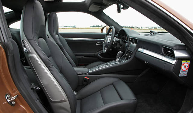 <strong>Porsche 911｜ポルシェ 911</strong><br><br><#IMAGELINK_EX_(auto)_(CT_2_24454_15)_(/article/13226?num=1)_()_(ポルシェ 911特集｜試乗速報─島下泰久篇)#><br><#IMAGELINK_EX_(auto)_(CT_2_24454_16)_(/article/13302?num=1)_()_(ポルシェ 911特集｜試乗速報─渡辺敏史篇)#>