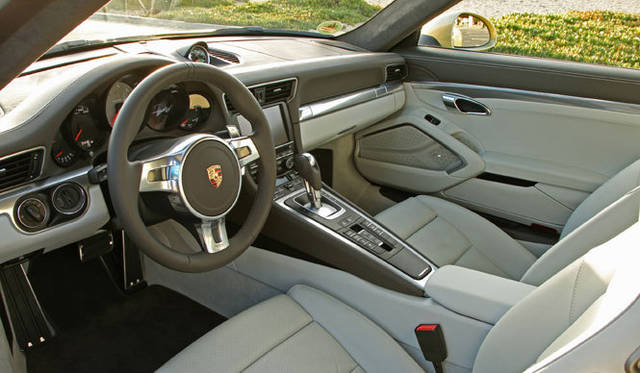 <strong>Porsche 911｜ポルシェ 911</strong><br><br><#IMAGELINK_EX_(auto)_(CT_2_24454_15)_(/article/13226?num=1)_()_(ポルシェ 911特集｜試乗速報─島下泰久篇)#><br><#IMAGELINK_EX_(auto)_(CT_2_24454_16)_(/article/13302?num=1)_()_(ポルシェ 911特集｜試乗速報─渡辺敏史篇)#>