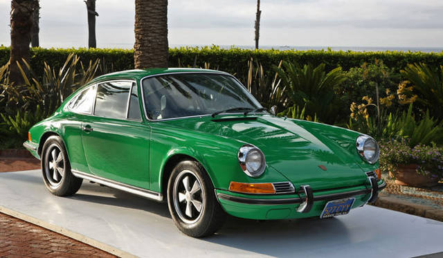 <strong>7代目ポルシェ 911に早速試乗！</strong>　試乗会場に展示されていたコードネーム“901”をもつ初期型911。<br><br><#IMAGELINK_EX_(auto)_(CT_2_24454_15)_(/article/13226?num=1)_()_(ポルシェ 911特集｜試乗速報─島下泰久篇)#><br><#IMAGELINK_EX_(auto)_(CT_2_24454_16)_(/article/13302?num=1)_()_(ポルシェ 911特集｜試乗速報─渡辺敏史篇)#>