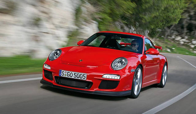 <strong>7代目ポルシェ 911に早速試乗！</strong>　先代997型911 GT3<br><br><#IMAGELINK_EX_(auto)_(CT_2_24454_15)_(/article/13226?num=1)_()_(ポルシェ 911特集｜試乗速報─島下泰久篇)#><br><#IMAGELINK_EX_(auto)_(CT_2_24454_16)_(/article/13302?num=1)_()_(ポルシェ 911特集｜試乗速報─渡辺敏史篇)#>