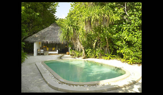 <strong>SIX SENSES RESORTS&SPAS｜シックスセンシズ リゾーツ＆スパ</strong>　ソネバ・フシの客室は、すべてビーチフロント。ヴィラにはプールも。