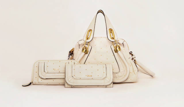 <strong>Chloé│クロエ</strong>　「PARATY」　左から／ロングジップ ウォレット 5万7750円、ロングフラップウォレット 5万7750円、スモールバッグ 18万7950円（すべてクロエ／クロエ インフォメーションデスク）