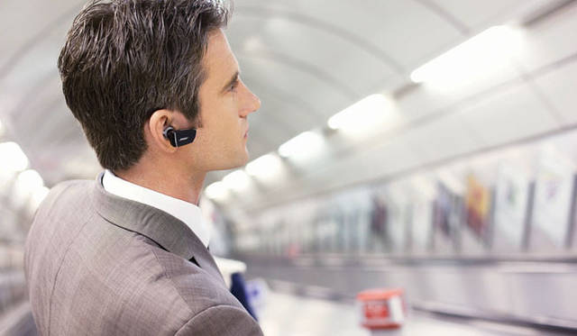 <strong>BOSE｜ボーズ</strong>　「Bose® Bluetooth® headset Series 2」　使用イメージ