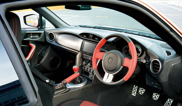 <strong>TOYOTA 86｜トヨタ 86</strong>